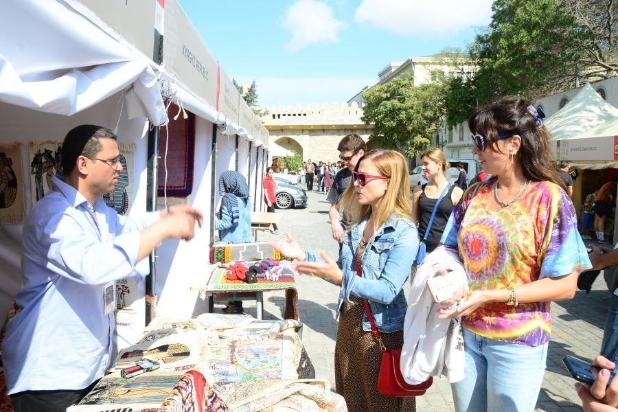 Bakıda “El sənəti” I Bakı Beynəlxalq Ənənəvi Sənətkarlıq Festivalının açılış mərasimi keçirilib – FOTO
