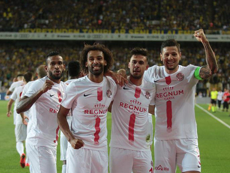 “Fənərbaxça” evdə “Antalyaspor”a uduzdu – VİDEO