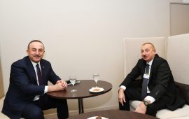 Prezident İlham Əliyev Davosda Türkiyənin Xarici İşlər naziri ilə görüşüb
