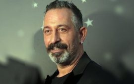 Cem Yılmaz Nigara dəstək oldu