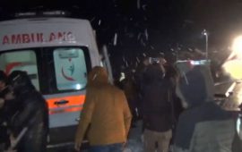 Türkiyədə qar uçqunu – Türkiyədə mikroavtobus qar uçqunu altında qalıb