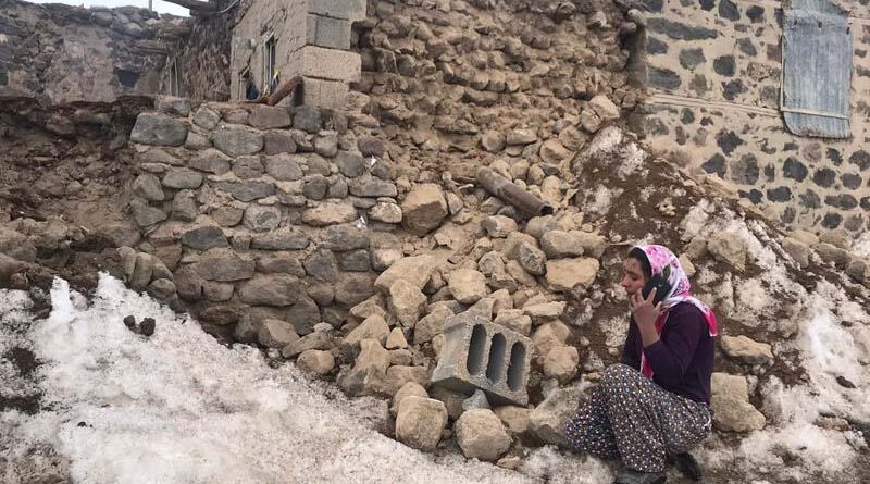 İranla sərhəddə zəlzələ nəticəsində Türkiyədə ölənlərin sayı 9 nəfərə çatıb
