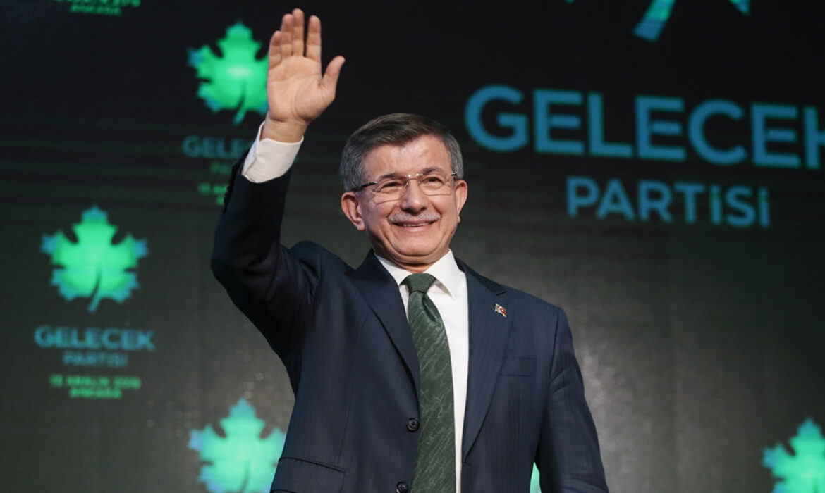 Əhməd Davutoğlu koronavirusa yoluxub