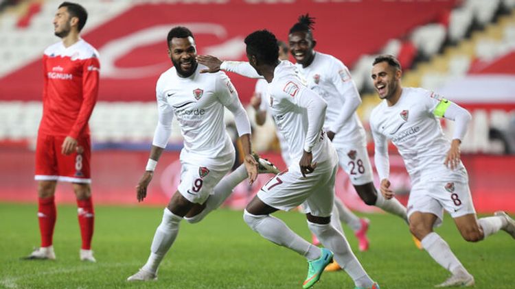 “Hatayspor” “Antalyaspor”u darmadağın edib