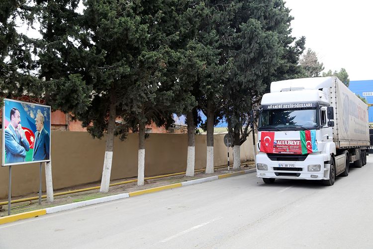 İğdırdan göndərilən yardım dolu yük maşını Müdafiə Nazirliyinin Mərkəzi Ərzaq Anbarında qəbul edilib – FOTO