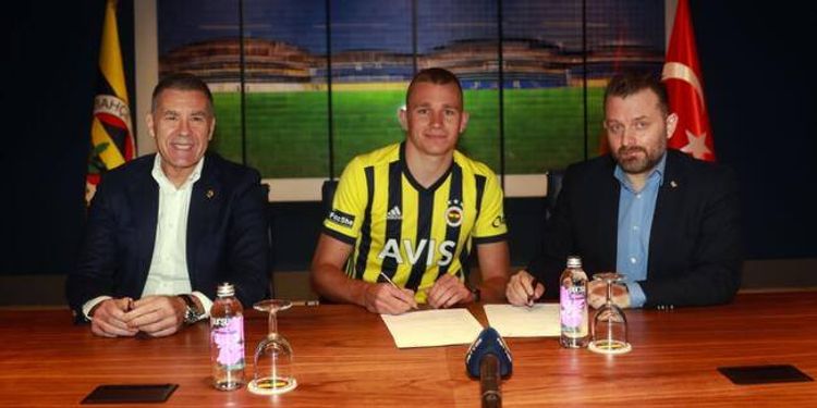 “Fənərbaxça”ya macarıstanlı futbolçunun transferini rəsmiləşib