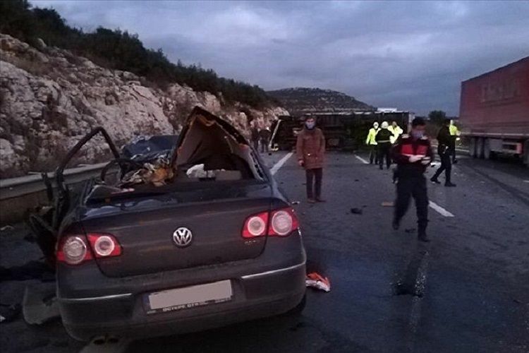 Türkiyədə yol qəzasında 5 nəfər ölüb, 2 nəfər xəsarət alıb