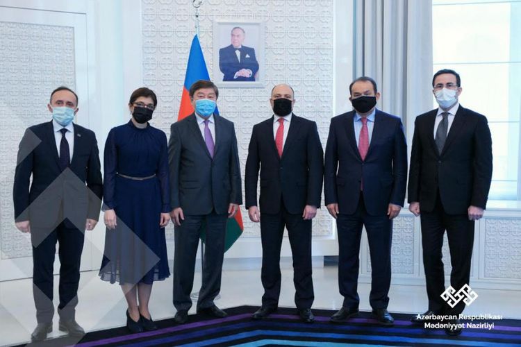 Mədəniyyət naziri türk dünyası təşkilatlarının nümayəndə heyəti ilə görüşüb