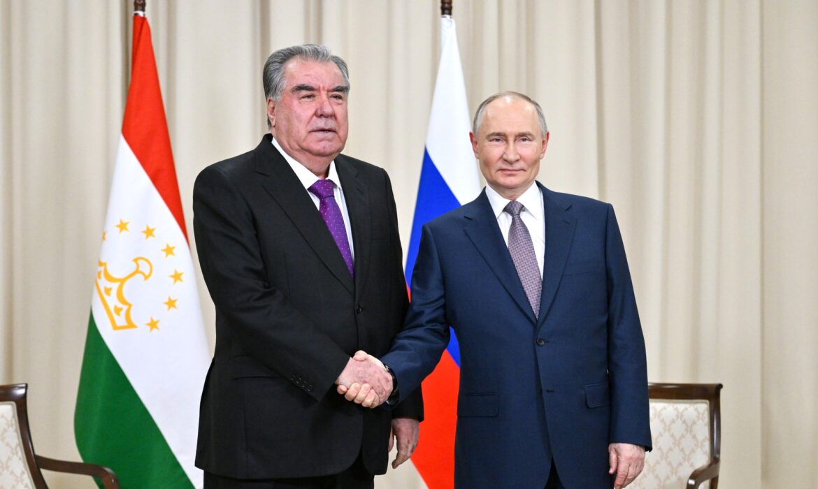 Tacikistan Prezidenti Emoməli Rəhmonla görüşüb