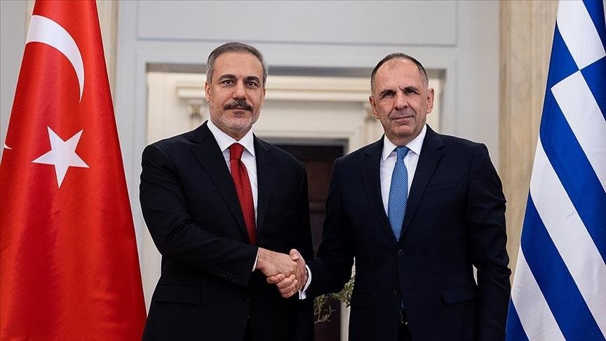 Türkiyə və Yunanıstanın xarici işlər nazirləri beynəlxalq və regional hadisələri müzakirə ediblər