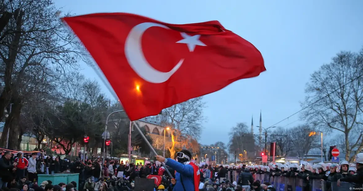 Türkiyədə etirazlar: 1100-dən çox adam saxlanılıb