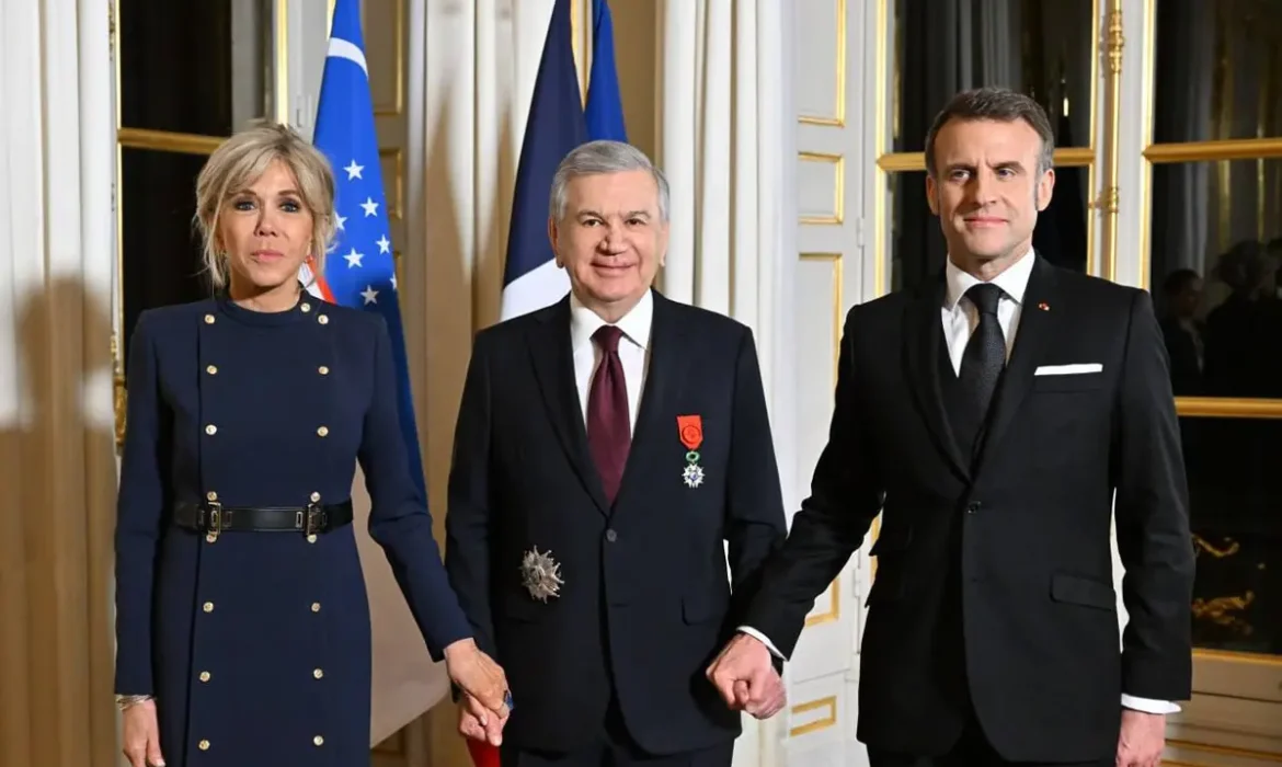 Makron Mirziyoyevi Fransanın Fəxri Legion ordeni ilə təltif edib