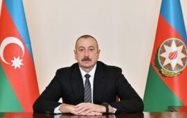 Azərbaycan Prezidenti Pekində Xalq Qəhrəmanları Abidəsini ziyarət edib