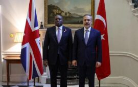 Türkiyə və Britaniyanın XİN rəhbərləri Ukraynada müharibənin dayandırılmasını müzakirə ediblər