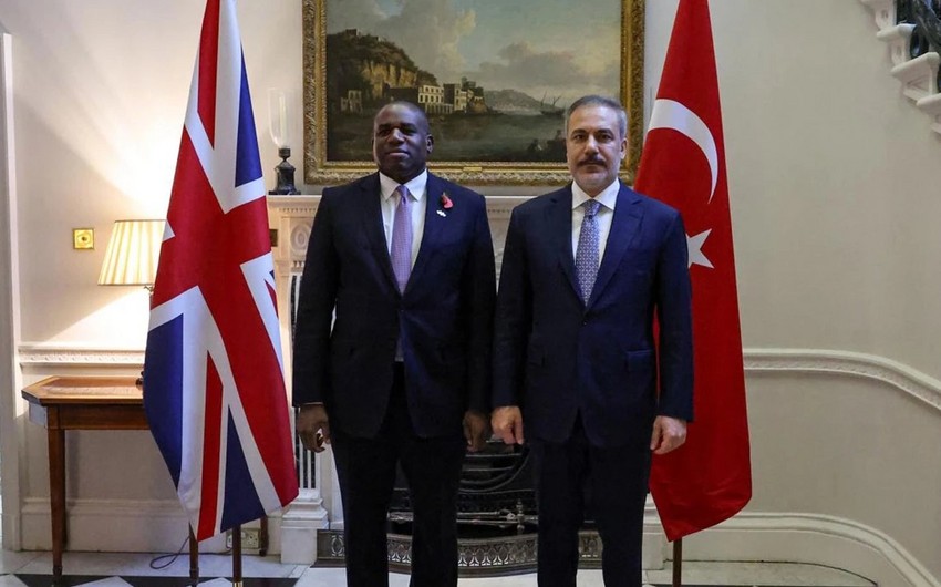 Türkiyə və Britaniyanın XİN rəhbərləri Ukraynada müharibənin dayandırılmasını müzakirə ediblər