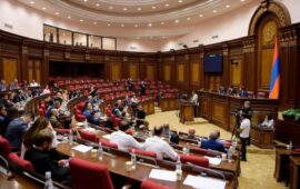 Rusiya ilə münasibətlər Ermənistan parlamentində deputatlar arasında mübahisə yaradıb